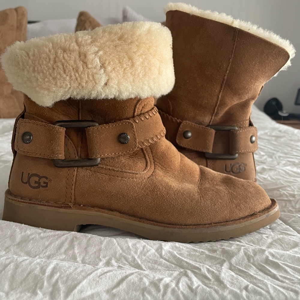 ✨UGG Cedric Shearling Buckle Boots✨